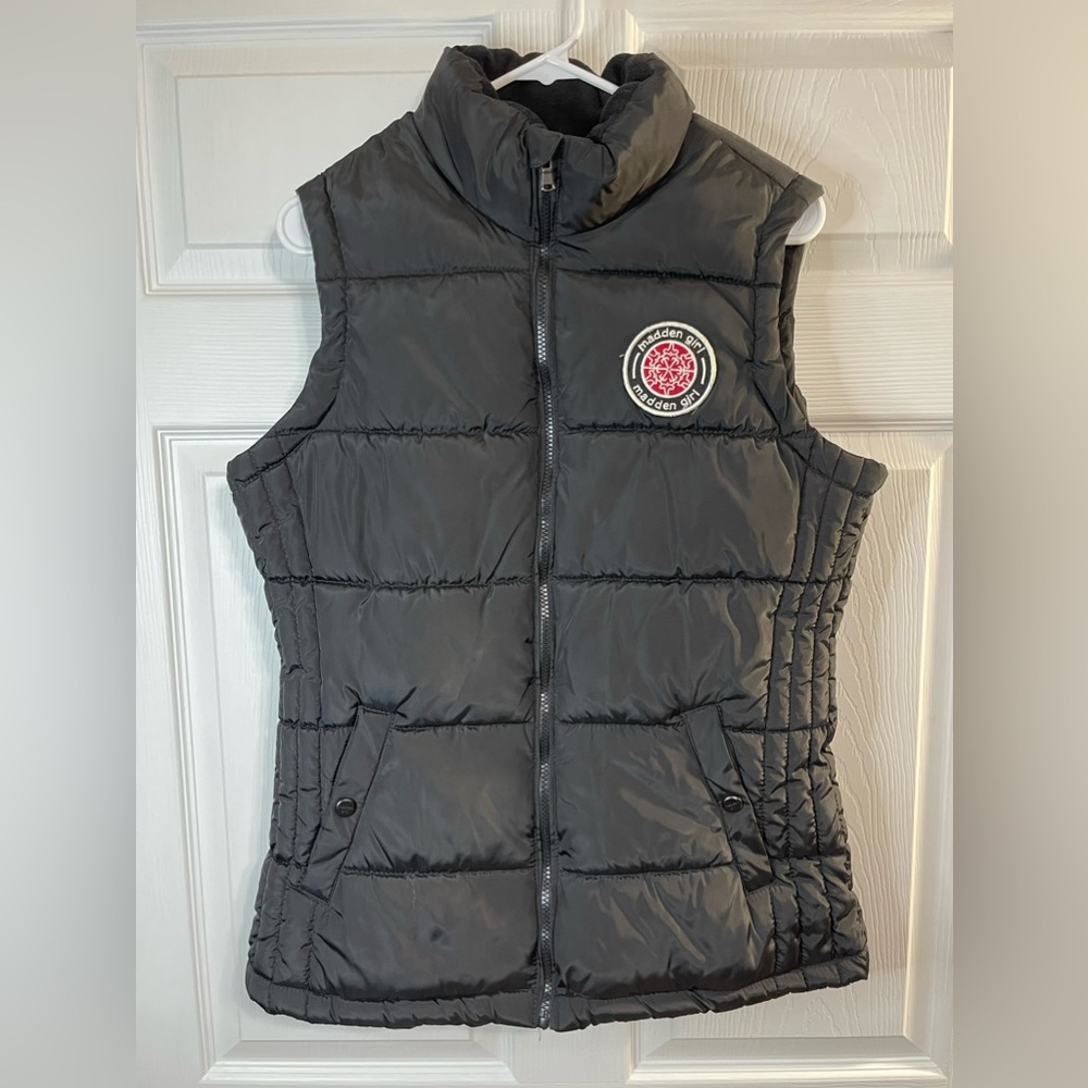 Madden Girl Black Puffer Vest Size Medium w/Pockets Snap Closure